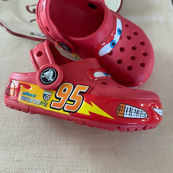 NWOB NEW
Crocs Lightning McQueen Clog Toddler Size 7 Light Up Disney Pixar Cars - Picture 3 of 6